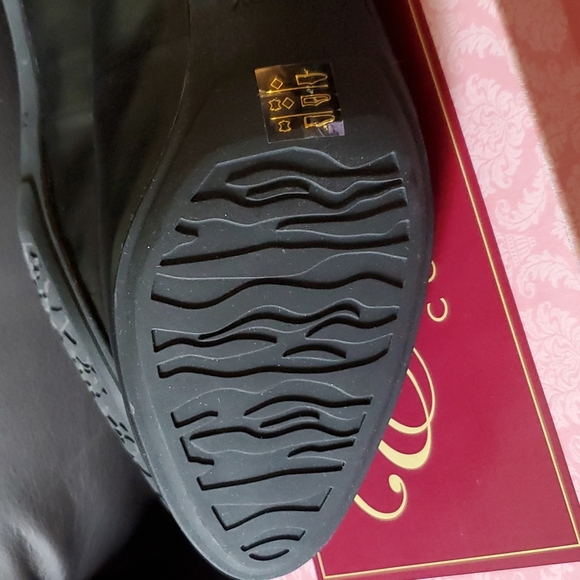 NWT Aetrex Leather Classic Low Pump 10W, Black - Picture 9 of 16